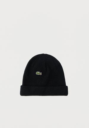 Gorro negro de punto acanalado con puño doblado y pequeño logo de cocodrilo verde bordado en el centro delantero.