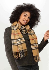 Sciarpa beige con un modello a scacchi classico, caratterizzata da accenti neri, rossi e bianchi. Realizzata in tessuto testurizzato con orli frangiati.