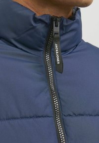 Jack & Jones JJETOBY PUFFER COLLAR - Giacca invernale - navy blazer
