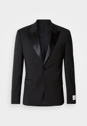 Zwarte tuxedo-jacket met satijnen pieklapels, sluiting met één knoop en twee voorkruiszakken; heeft een gladde textuur en een op maat gemaakte pasvorm.