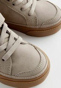 Next TOUCH FASTENING CHEVRON  - Magas szárú sneakerek - natural off white