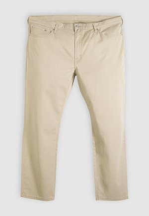 Pantalon beige à jambes droites avec fermeture avant à bouton et fermeture éclair, passants pour ceinture et cinq poches, posé à plat sur un fond blanc.