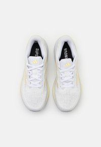 adidas Performance SUPERNOVA RISE - Chaussures de running sur route - footwear white/zero metallic/almost yellow