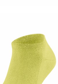Jasnożółta bawełniana skarpetka kostkowa z prążkowanym mankietem i gładką fakturą, charakteryzująca się prostym wzornictwem bez dodatkowych wzorów czy akcentów.
