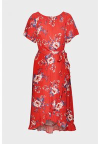 Vestido floral rojo con mangas cortas, dobladillo con volantes y cinturón atado en la cintura. Presenta patrones florales en blanco y azul sobre una tela suave.