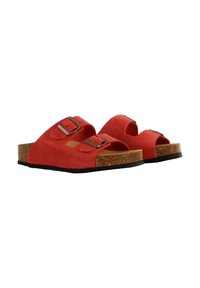 Sandali slide rossi in suede con due fibbie regolabili, soletta in sughero e suola in gomma nera. Design open-toe e forma arrotondata.