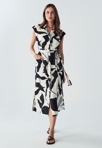 WILLA KOBE - Särkkleit - black leaf