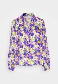Chemise à boutons florale présentant un mélange de pensées violettes et d'accents jaunes sur un fond blanc. Manches longues et col.