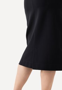 Ulla Popken STRAIGHT ELASTIC WAIST STRETCH  - Pouzdrová sukně - black