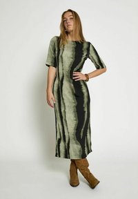 PEPPERCORN JEANNE  - Maxikleid - grape leaf print