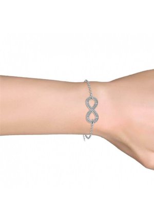 Sterling zilveren armband met een oneindigheid ontwerp, voorzien van een gestructureerde afwerking en kleine heldere stenen, bevestigd met een schakelkettinkje.