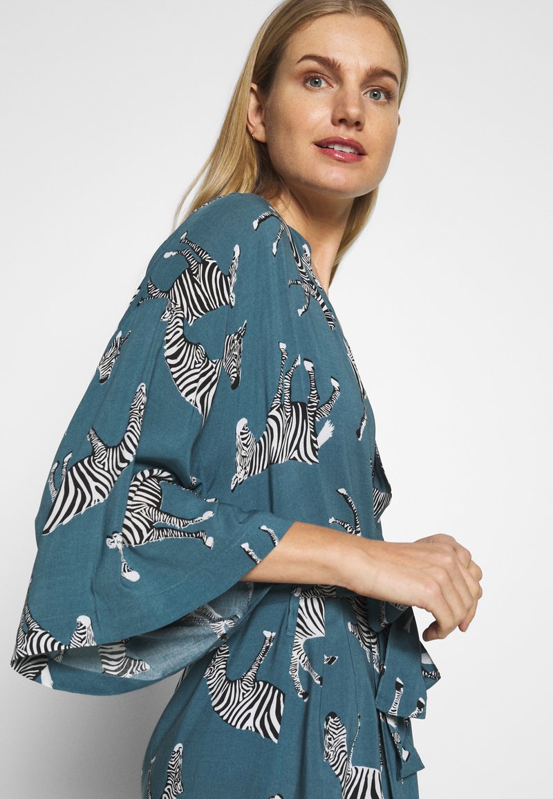 Chalmers Ali Zebra Kimono Bademantel Seagrean Mehrfarbig Zalando De