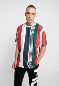 Urban Classics - HEAVY OVERSIZED BIG STRIPE TEE - Printtipaita - white/navy Pienoiskuva 1