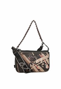 Bolso de mano con patrón negro y marrón, con cierre de cremallera en la parte superior, asa trenzada y costuras decorativas. Presenta detalles de marca y acentos texturizados.