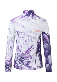 Langsleeve ski-top van witte stof met paarse bergafbeeldingen, een staande skier en oranje coördinatenaccenten. Soepele, rekbare stof.