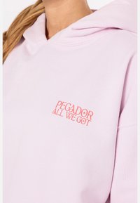 Pegador BEALI OVERSIZED HOODIE - Bluză de molton - washed bubblegum