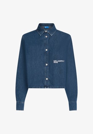 Chaqueta de vaquero, azul oscuro, diseño corto, mangas largas con puños de botón, cuenta con botones plateados y el logotipo bordado "KARL LAGERFELD JEANS".