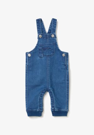 Salopette in denim blu scuro con spalline regolabili, bottoni in metallo, tasca frontale e polsini a coste alle caviglie. Texture liscia.