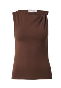 Bruine mouwloze top van gladde stof, met een gedrapeerd detail op de schouder en een getailleerd silhouet. Schone zoom op de taille.
