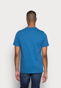 Nike Sportswear CLUB TEE - T-shirt básica - marina blue