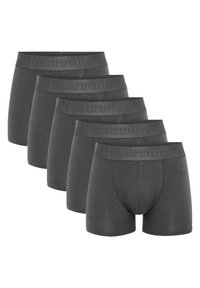 Cinque paia di boxer in cotone grigio. Presentano un elastico testurizzato con il nome del marchio "Resteröds" impresso su di esso.