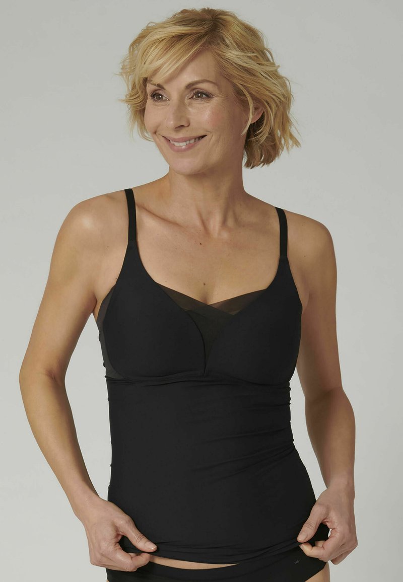 Zwarte tanktop met verstelbare bandjes, met een V-halsontwerp en een doorschijnend mesh paneel aan de voorkant. Zachte, rekbare stof.