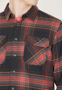 Whistler JAMBA - Vapaa-ajan kauluspaita - chili oil