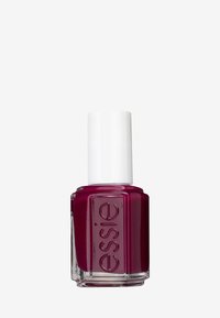 Bottiglia di smalto Essie, di vetro quadrato con un tappo bianco, riempita con smalto bordeaux scuro. L'etichetta presenta il nome del marchio in rilievo.