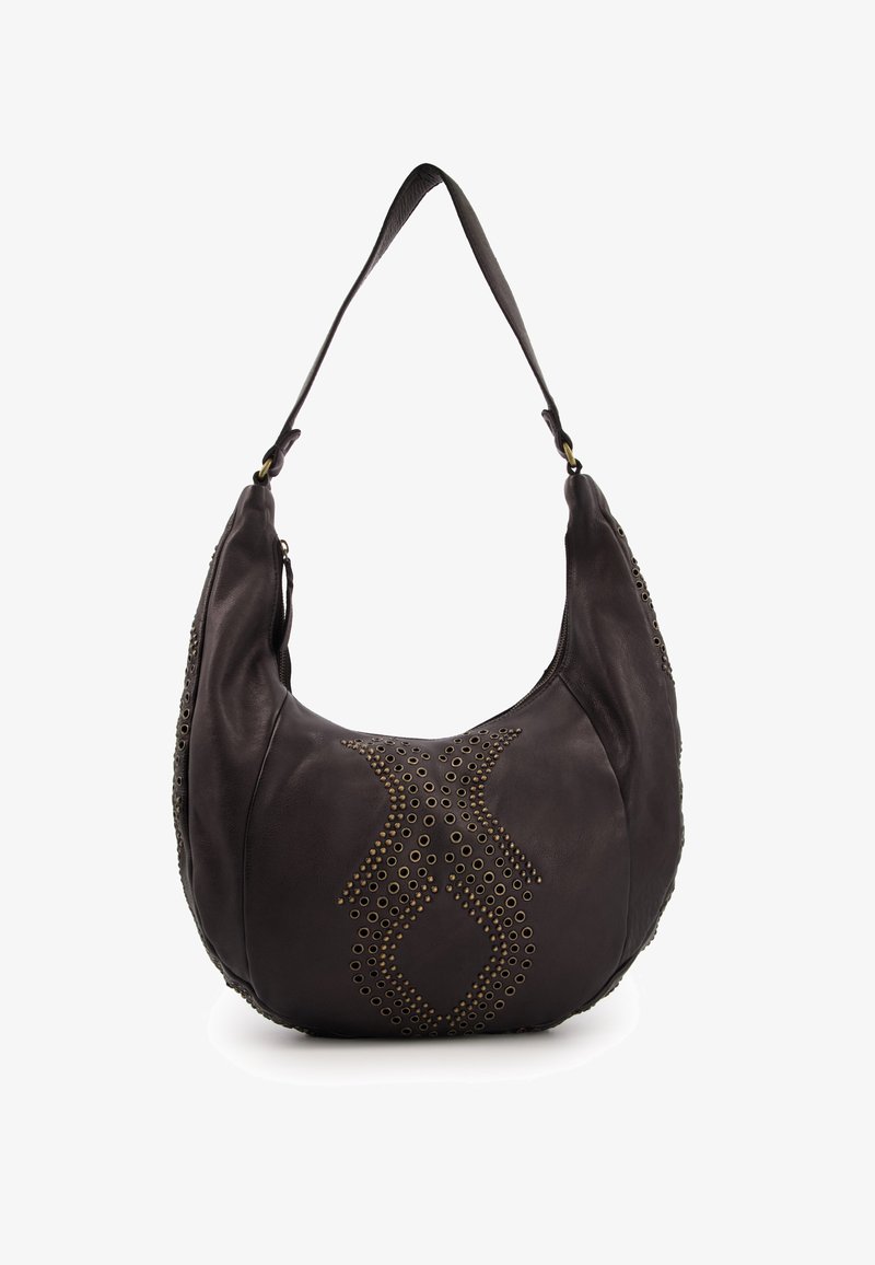 Brązowa skórzana torba hobo o luźnym kształcie, z gold-tonowymi ćwiekami i pojedynczym paskiem na ramię. Zamek błyskawiczny na górze.