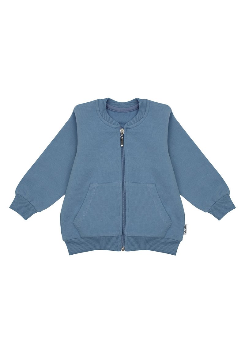 Niebieska kurtka na zamek wykonana z miękkiej mieszanki bawełny. Posiada długie rękawy, okrągły dekolt, dwie przednie kieszenie oraz ściągacze na mankietach i na dole.