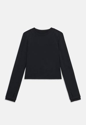 Zwart cropped shirt met lange mouwen, ronde hals en smalle pasvorm, plat uitgestald op een lichte achtergrond.