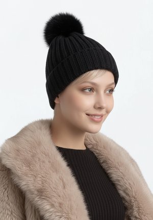 SCJ, - Czapka