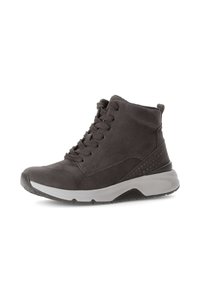 Bottes chelsea grises en daim avec un talon texturé, dotées d'un bout rond, d'un laçage et d'une semelle blanche contrastante.