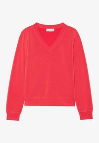 Sudadera roja coral con mangas largas, escote en V, detalle fruncido en el pecho y puños acanalados. Fabricada en un tejido suave y texturizado.