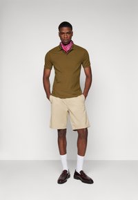 GAP ESSENTIAL SHORT - Shorts - iconic khaki