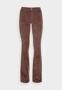 Pantalon en velours côtelé marron évasé avec une texture douce, cinq poches et une fermeture à bouton à la taille. Motif côtelé vertical sur toute la surface.
