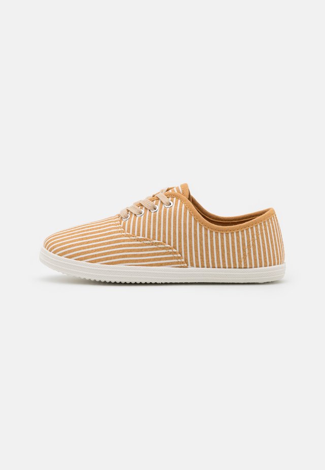 Sneakers - beige/white