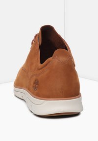 Timberland BRADSTREET OXFORD - Hétköznapi fűzős cipő - saddle