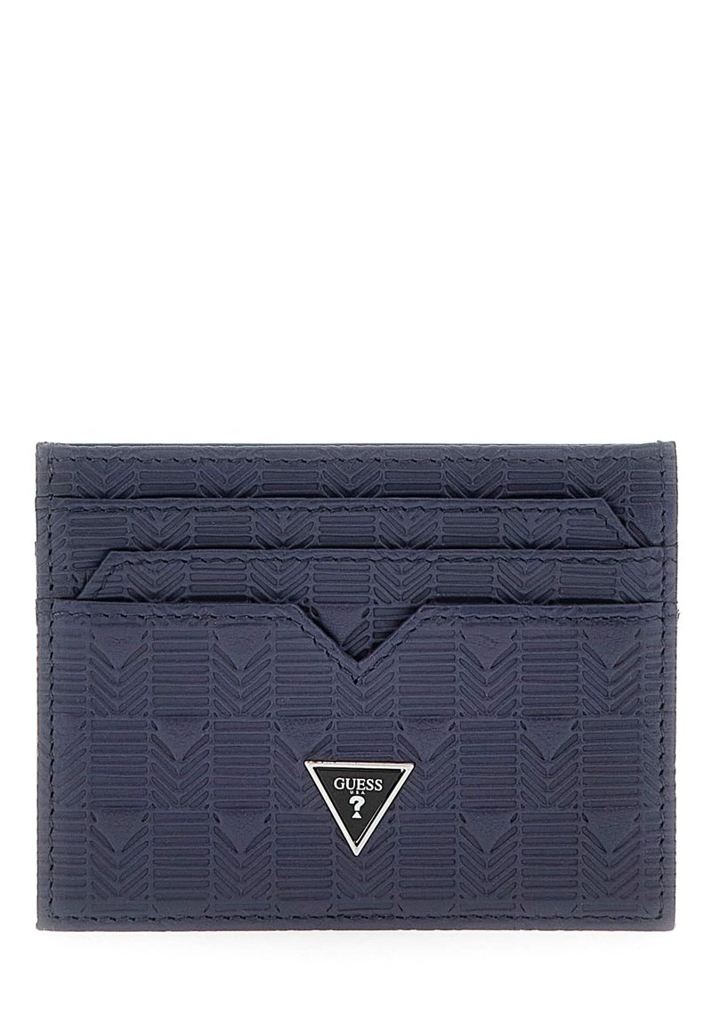 Porte-cartes bleu marine en matériau texturé avec un motif géométrique, doté de trois emplacements pour cartes et d'un accent de logo triangulaire.