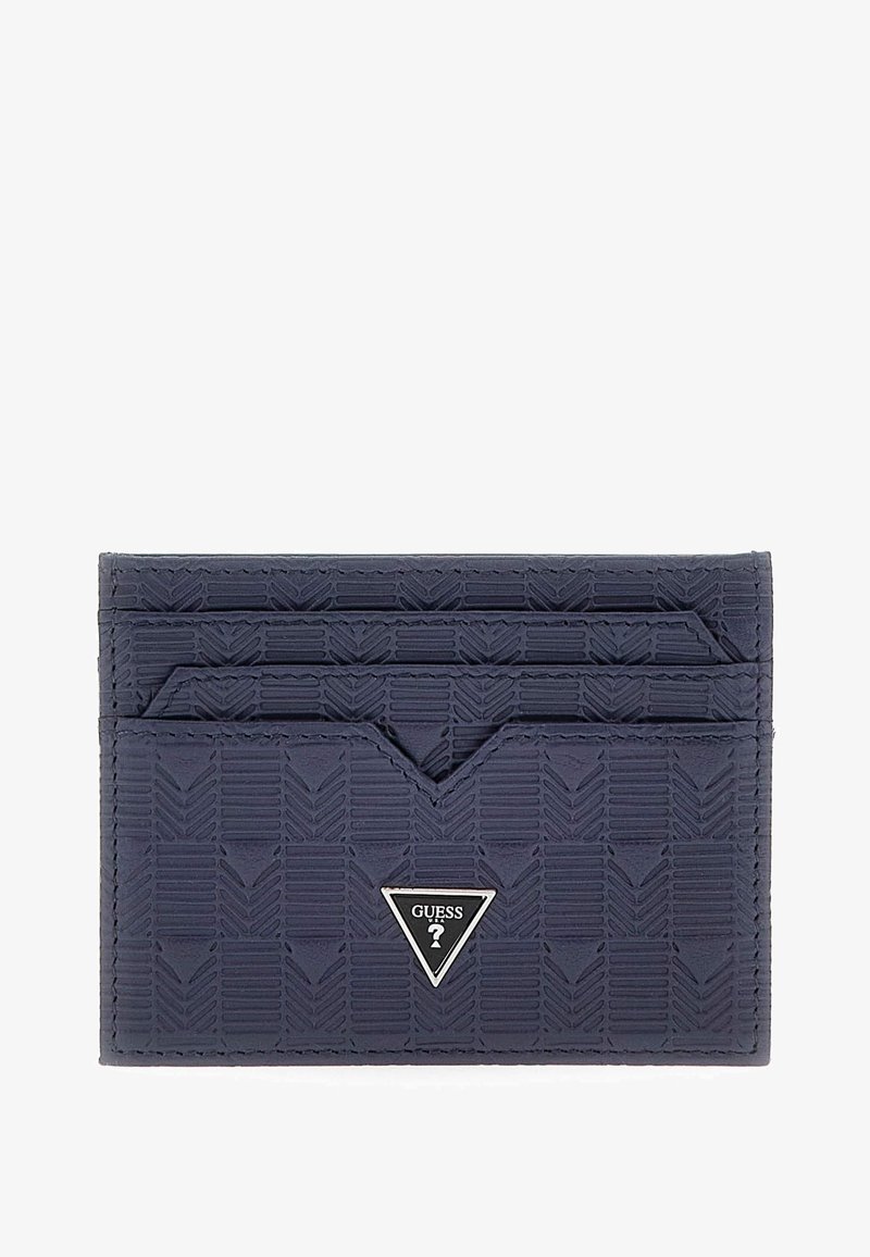 Porte-cartes bleu marine en matériau texturé avec un motif géométrique, doté de trois emplacements pour cartes et d'un accent de logo triangulaire.