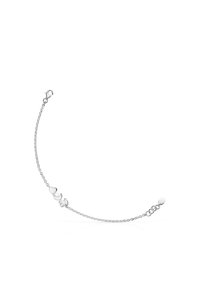 Pulsera de cadena de plata con diseño de acentos en forma de corazón y trébol. Superficies lisas, cierre de langosta y longitud ajustable con eslabones.