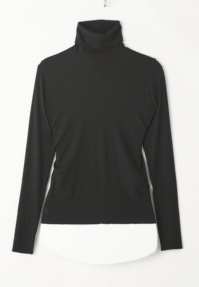 Maglietta nera a collo alto e maniche lunghe realizzata in tessuto a coste, con un collo alto, design aderente e un orlo curvo nella parte inferiore.