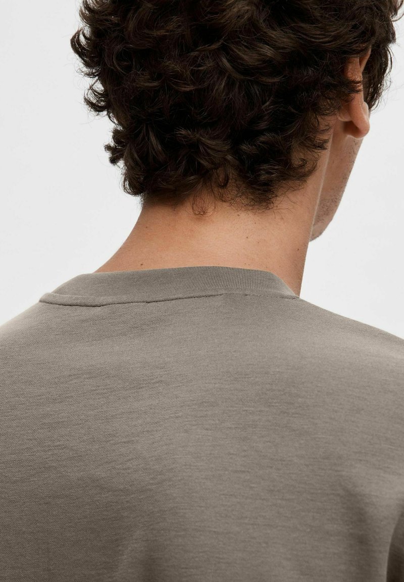 Selected Homme SLHLOOSEOSCAR O NECK TEE - T-shirts - Cathay Spice Se622o0tq H11