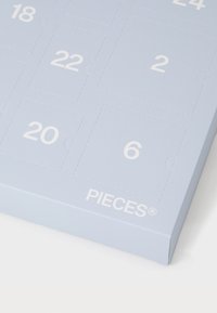 Pieces PCBELLA X MAS CALENDAR SET - Øreringe - silver-coloured/multi-coloured