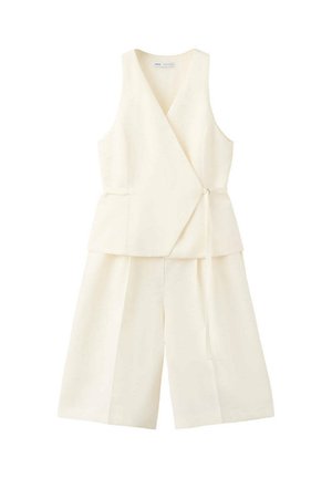 Chaleco cruzado sin mangas color crema y pantalones culotte de pierna ancha a juego, exhibidos sobre fondo blanco.