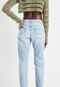 Replay Džíny Relaxed Fit - light-blue denim