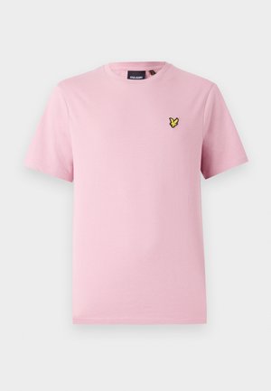 Jednostavna svijetlo ružičasta majica s kratkim rukavima i okruglim ovratnikom, sa malim žutim i crnim pticama logom na lijevoj strani prsnog dijela.