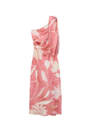 Vestido rosa de un solo hombro con estampado floral blanco y tela drapeada en el escote, de longitud hasta la rodilla y silueta ajustada.