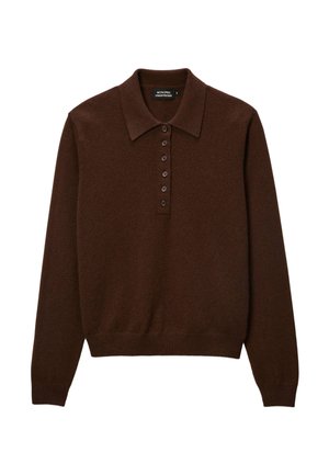 Chandail polo en tricot marron avec col, manches longues et fermeture à boutons à l'avant comportant six boutons. Texture douce, tissu léger.