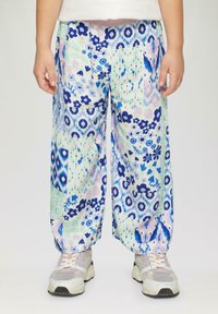 Pantaloni leggeri e stampati in tonalità di blu, verde e rosa, con dettagli floreali e astrazione, dotati di un elastico in vita e dalla vestibilità ampia.